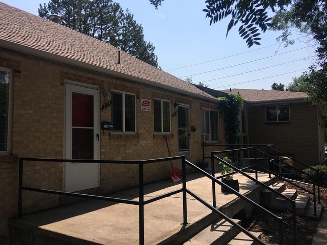 Building Photo - Ground-Level 1 Bed with Front Patio – Walk...