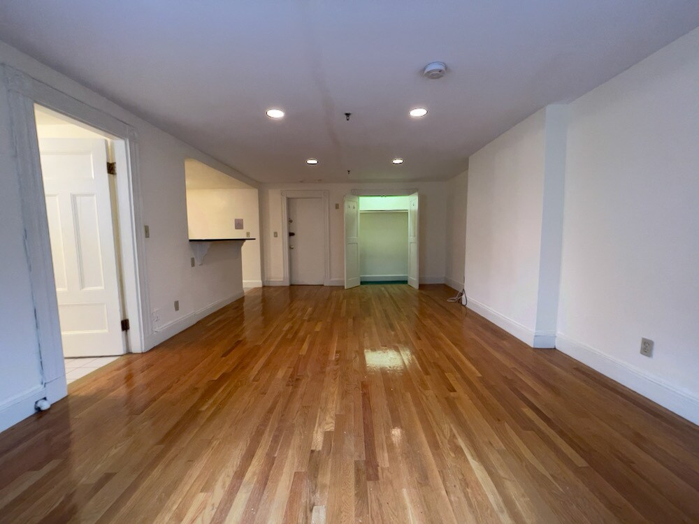 Foto del edificio - 379 Commonwealth Ave