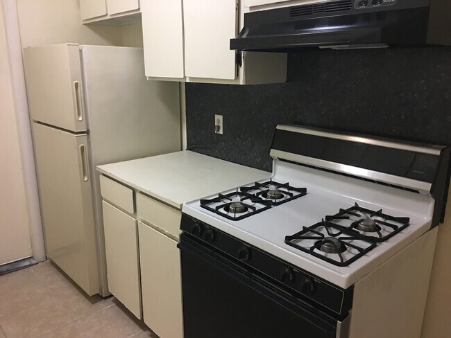 Foto del edificio - 1528 E 66th Pl
