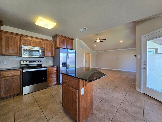 Foto del edificio - RENT SPECIAL - NEW IN MANAGEMENT - AVAILAB...