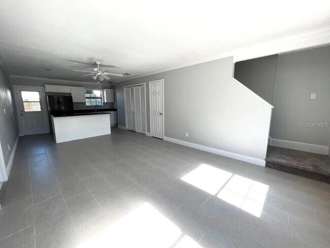Building Photo - 453 Hemlock St