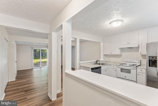 Foto del edificio - 6319 Harris Heights Ave