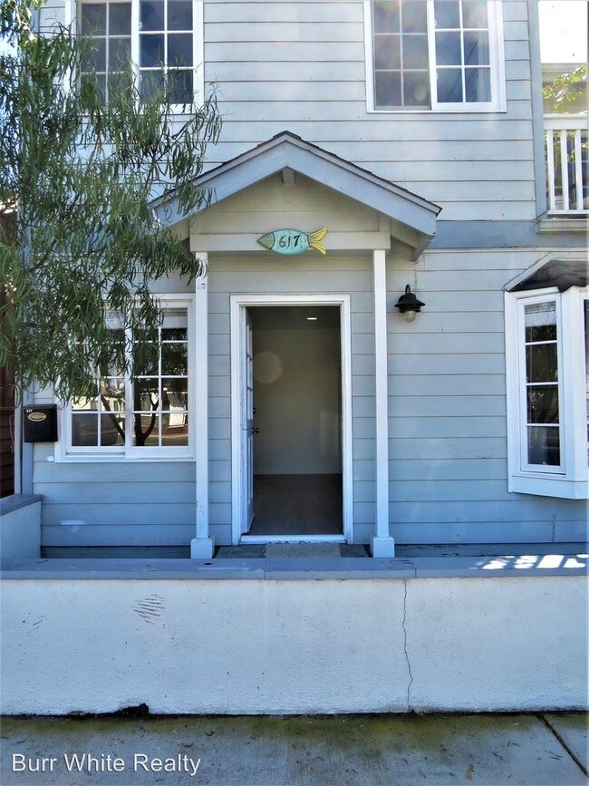 Building Photo - 617 W Balboa Blvd