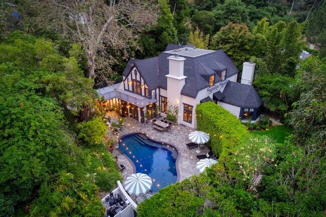 Foto del edificio - 2050 Laurel Canyon Blvd