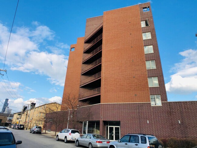 Foto del edificio - 2272 S Archer Ave