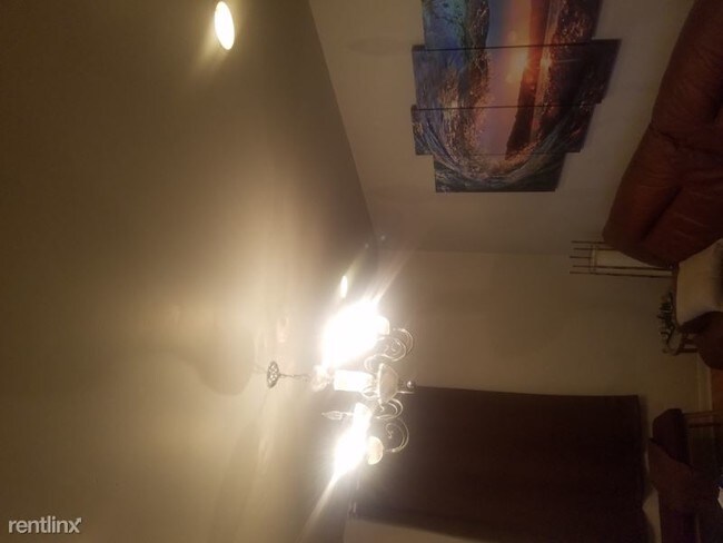 Building Photo - 2 br, 1 bath Condo - 8200 S Drexel Ave