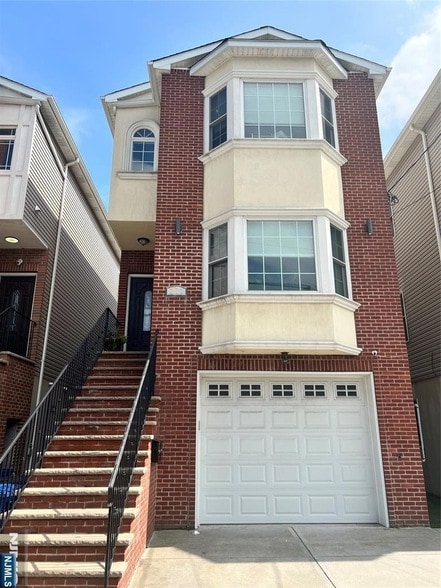 Photo - 211 Cleveland Ave