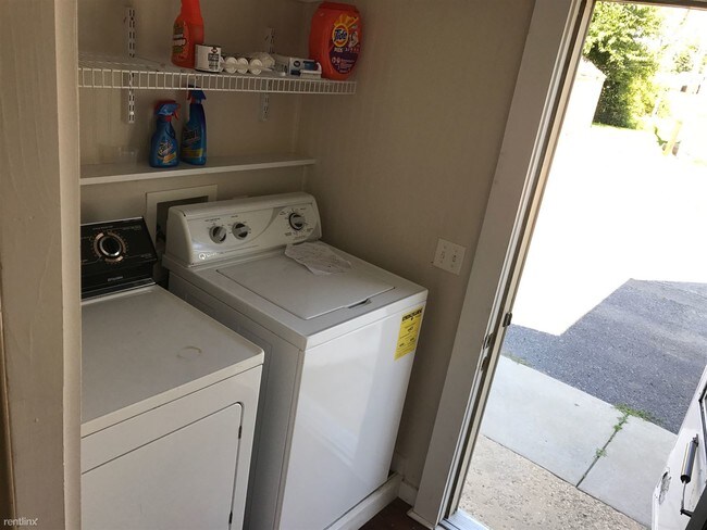 Foto del edificio - 421 Defiance Ave