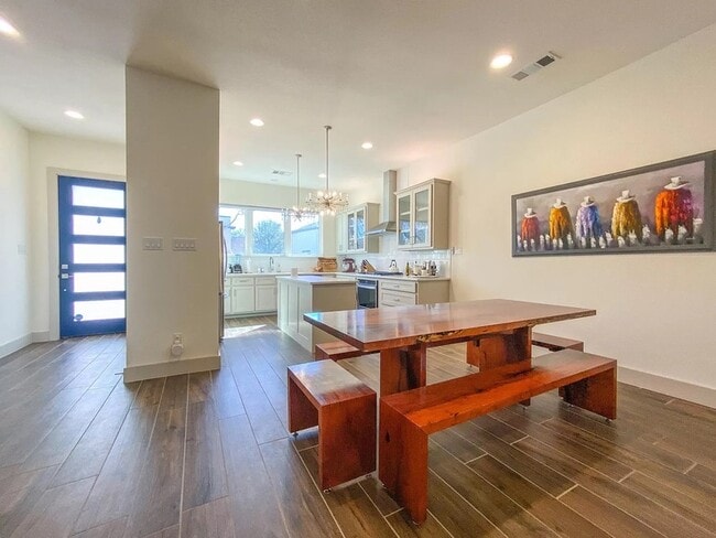 Building Photo - 400 Wimberly St