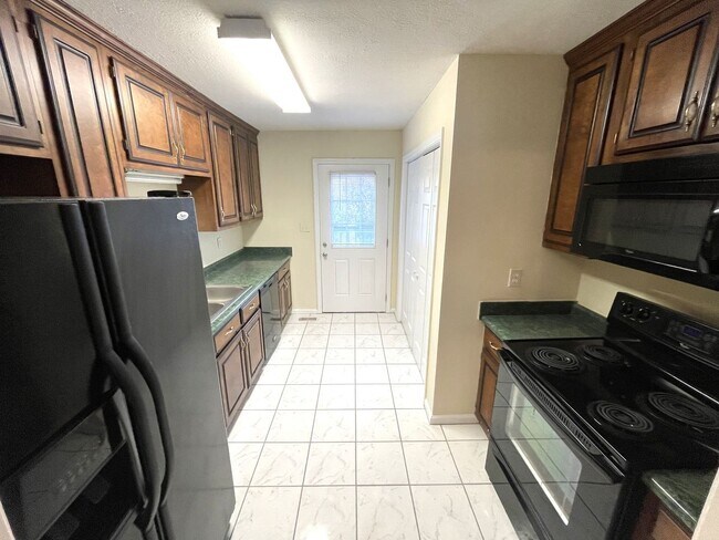 Building Photo - CHERRY HILLS CT - 1028