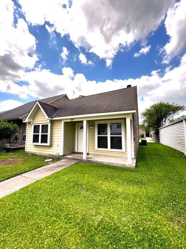 Foto del edificio - 1741 Twisted Oak Ln