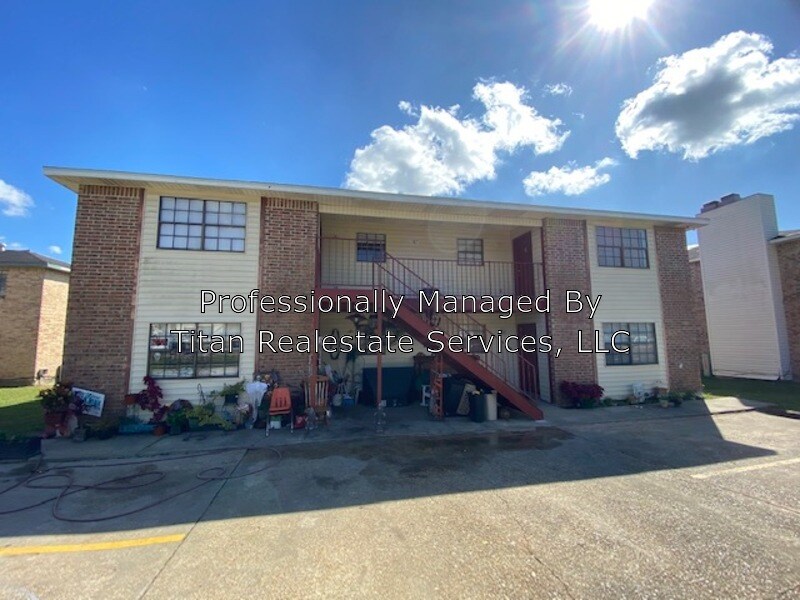 Primary Photo - 107 Vieux Orleans Cir