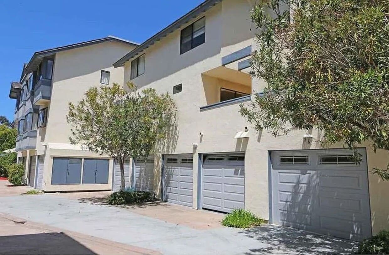 Primary Photo - Spacious 2 Bedroom 2-1/2 Bathroom Townhome...