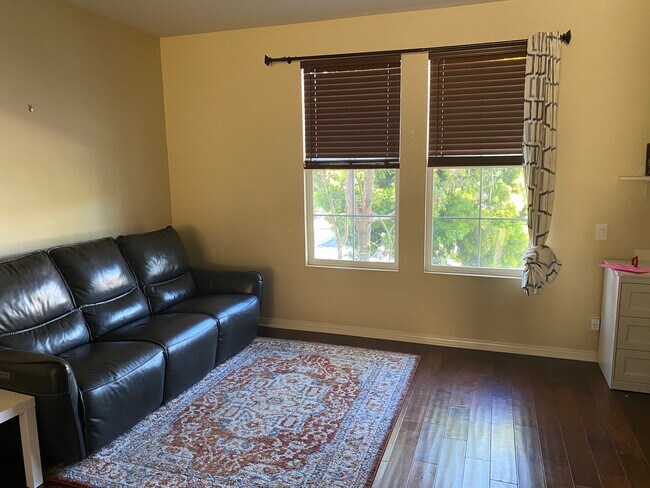 Building Photo - 1123 Abelia