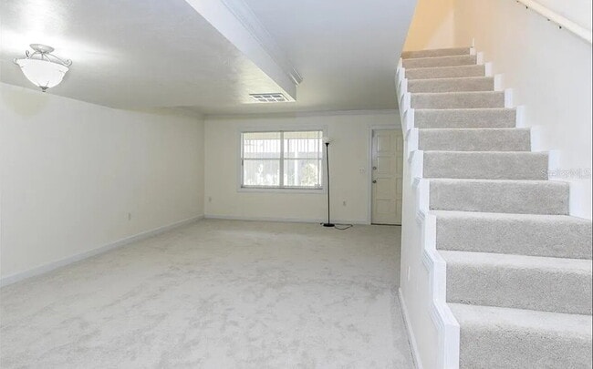 Building Photo - Centrally Located 3 bedroom 2.5 bath Townh...