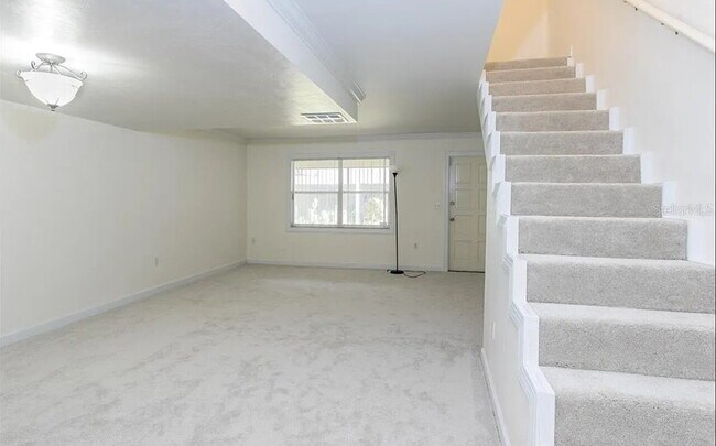 Foto del edificio - Centrally Located 3 bedroom 2.5 bath Townhome.