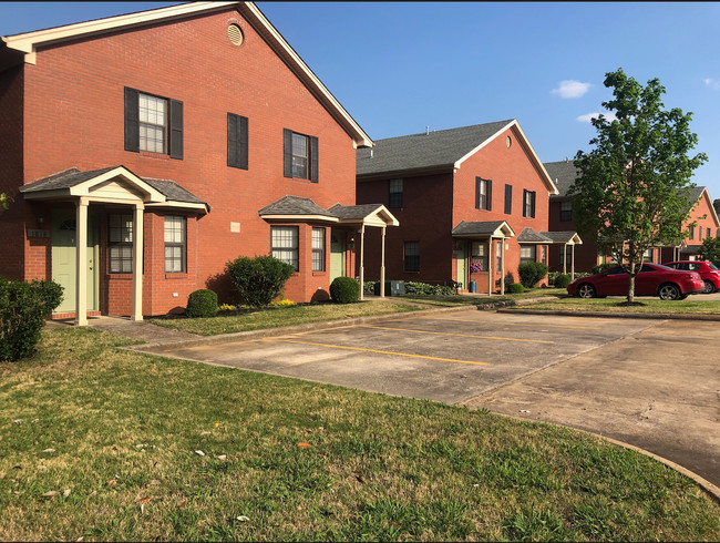 Building Photo - 1814 Stafford Cove
