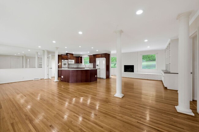 Foto del edificio - Awesome 3BE/2BA ranch style home in the WestMeade area!