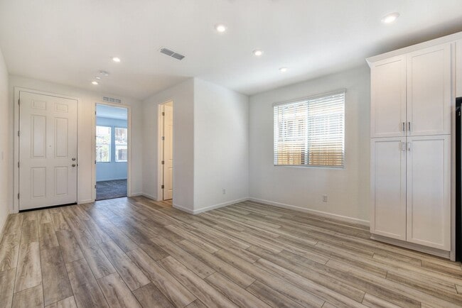 Building Photo - Fabulous BRAND NEW Home in West Roseville ...