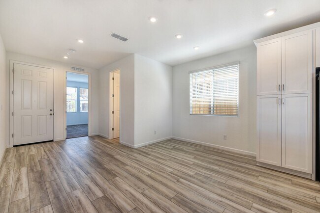 Foto del edificio - Fabulous BRAND NEW Home in West Roseville ...