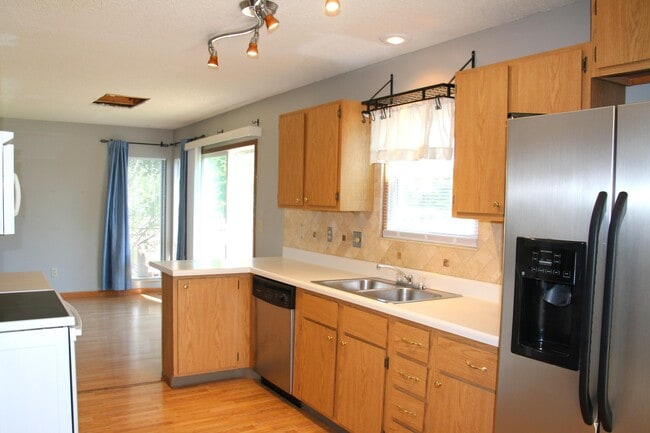 Foto del edificio - 3130 Castlebrook Ave
