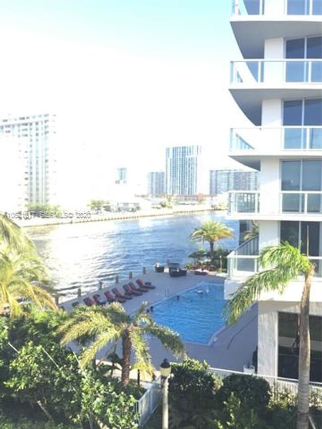 Building Photo - 2600 E Hallandale Beach Blvd