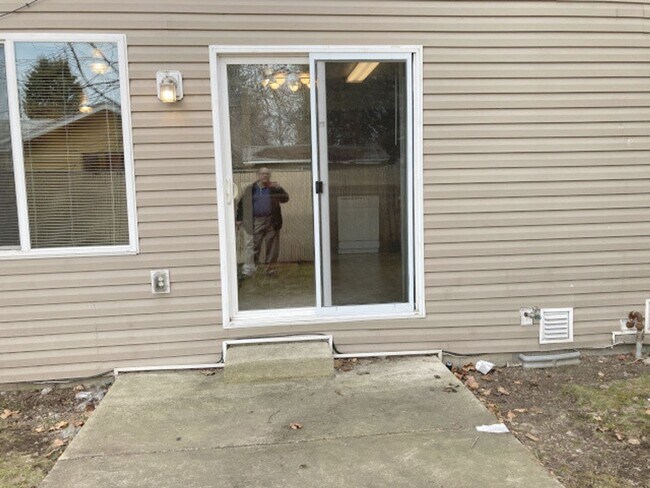 Foto del edificio - 114 N Bowdish Rd