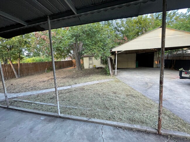 Foto del edificio - 118 Broadbent Ave