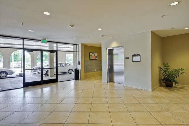 Foto del edificio - Santa Clara Condo