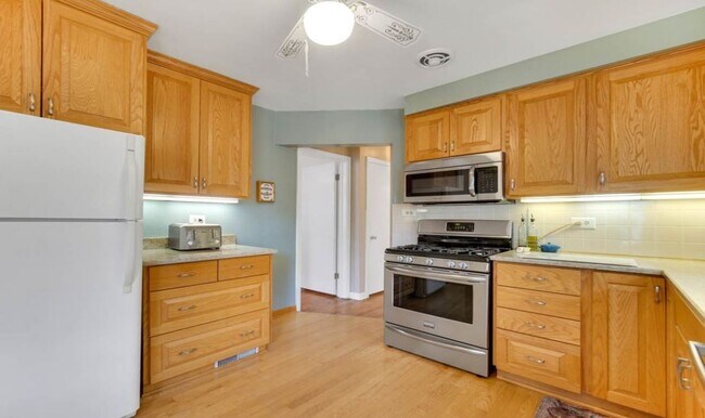 Kitchen - 7522 Kolmar Ave