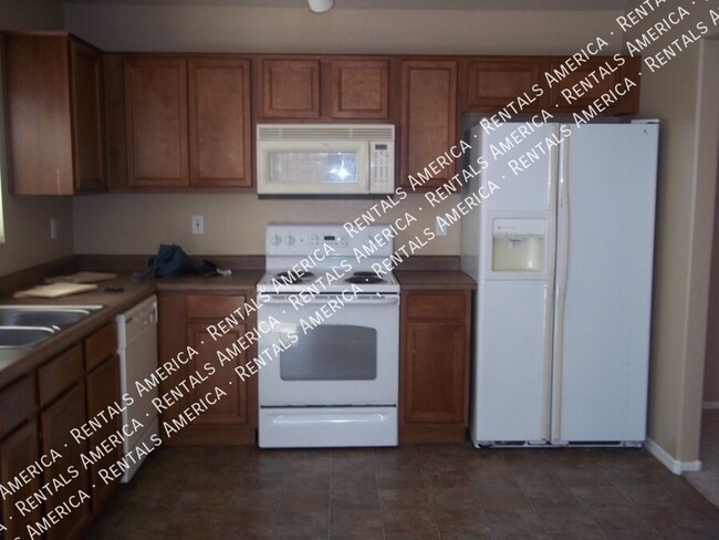 Building Photo - 6605 W Desert Ln