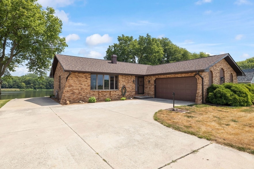 Primary Photo - 24730 Cottage Rd