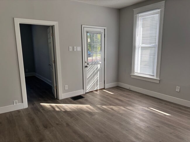 Building Photo - 1427 Wall St