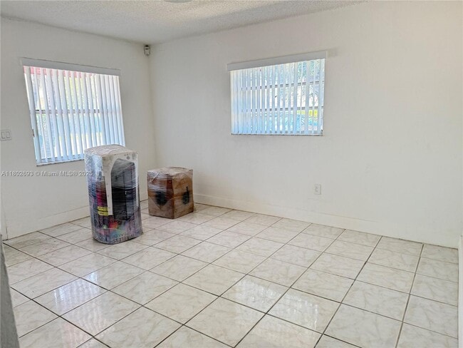 Foto del edificio - 426 NE 166th St