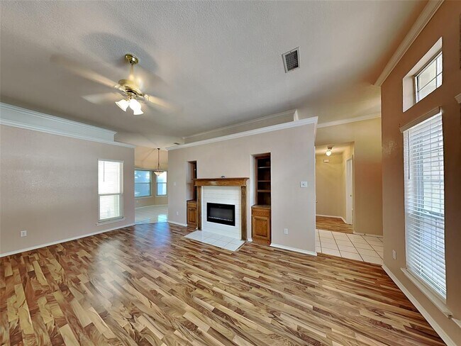 Building Photo - 923 Rolling Meadows Dr