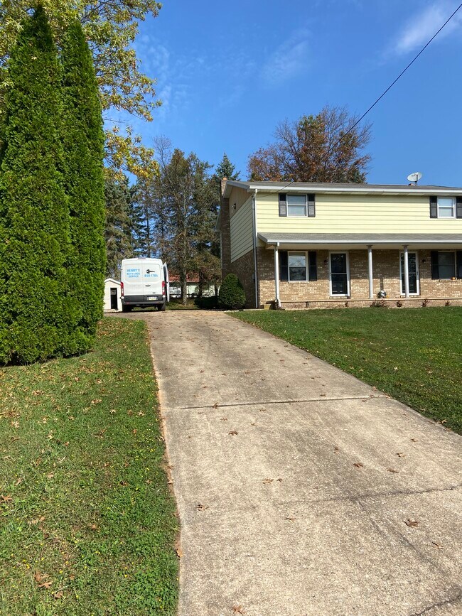 Driveway for parking - 2945 Bradley Ave