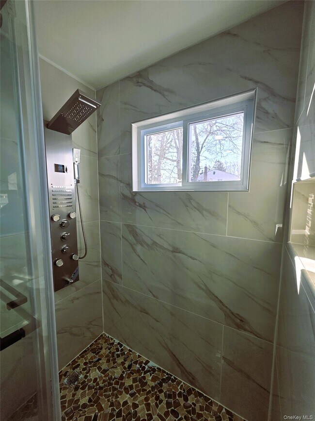 Foto del edificio - 1334 Connetquot Ave