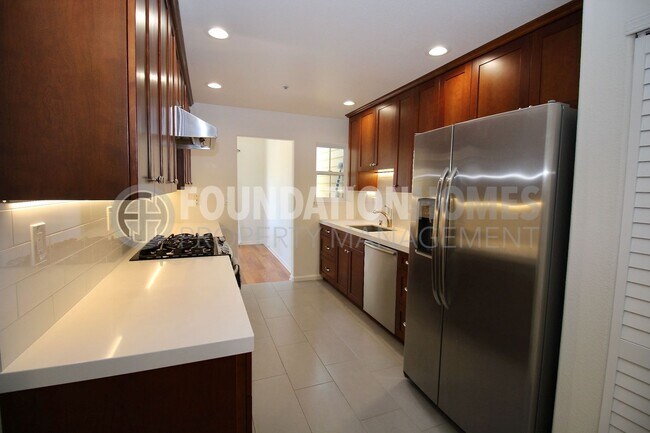 Foto del edificio - Bright Renovated 2BD/2.5BA Near China Camp...