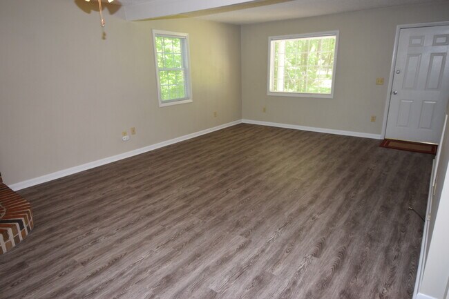 Building Photo - 16605 Janet Dr
