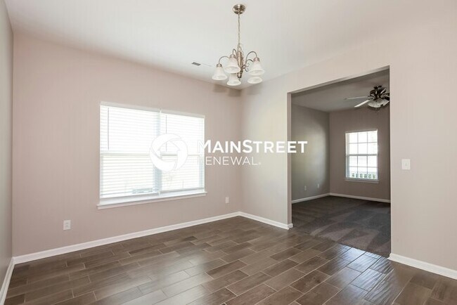 Building Photo - 4 Bedroom Pet-Friendly Home in Charlotte, NC with Main Street Renewal