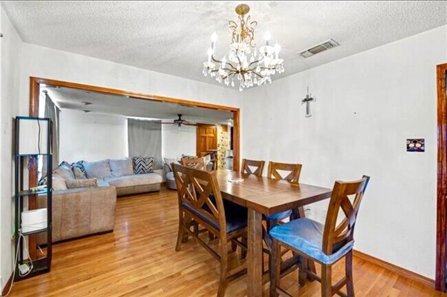 Foto del edificio - 1300 Belmont Pl