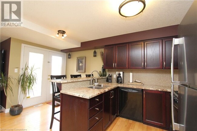 Photo du bâtiment - 632 Columbia Forest Blvd