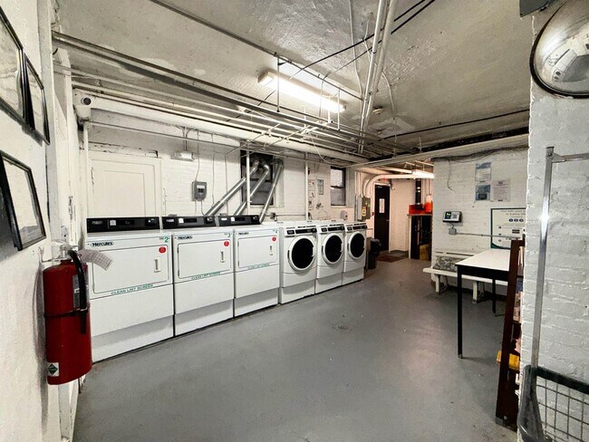 Foto del edificio - 36 Duncan Ave