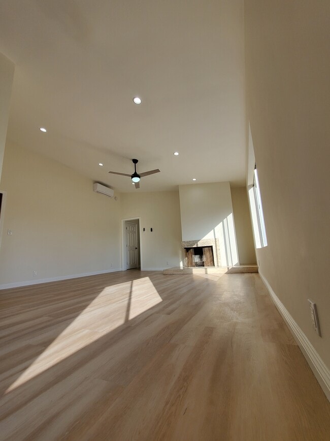 Air Conditioner and heater & Ceiling Fan - Dimmable Recess Lighting - 520 California Ave
