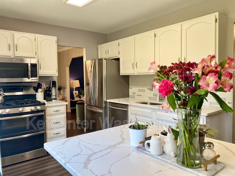 Foto principal - 6524 Farmingdale Ct