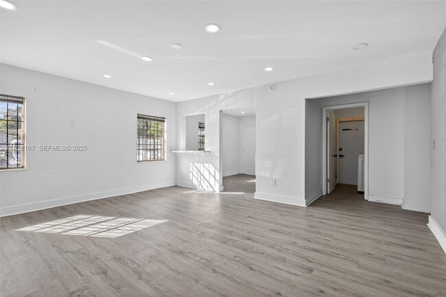 Foto del edificio - 708 SW 10th St