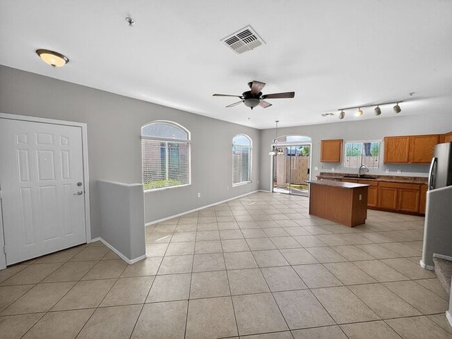 Building Photo - 4Bedroom/2.5Bath Townhome Ready for You!!
