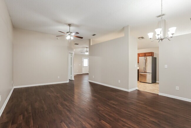 Foto del edificio - 8628 Springtree Road