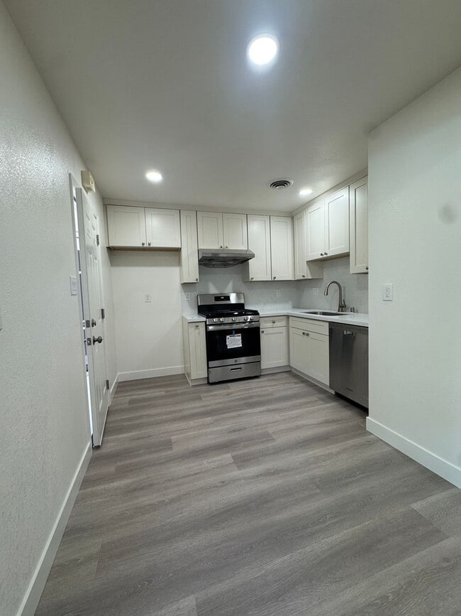 Building Photo - Samantha Way