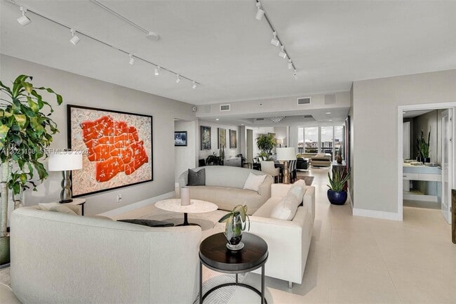Building Photo - 1643 Brickell Ave